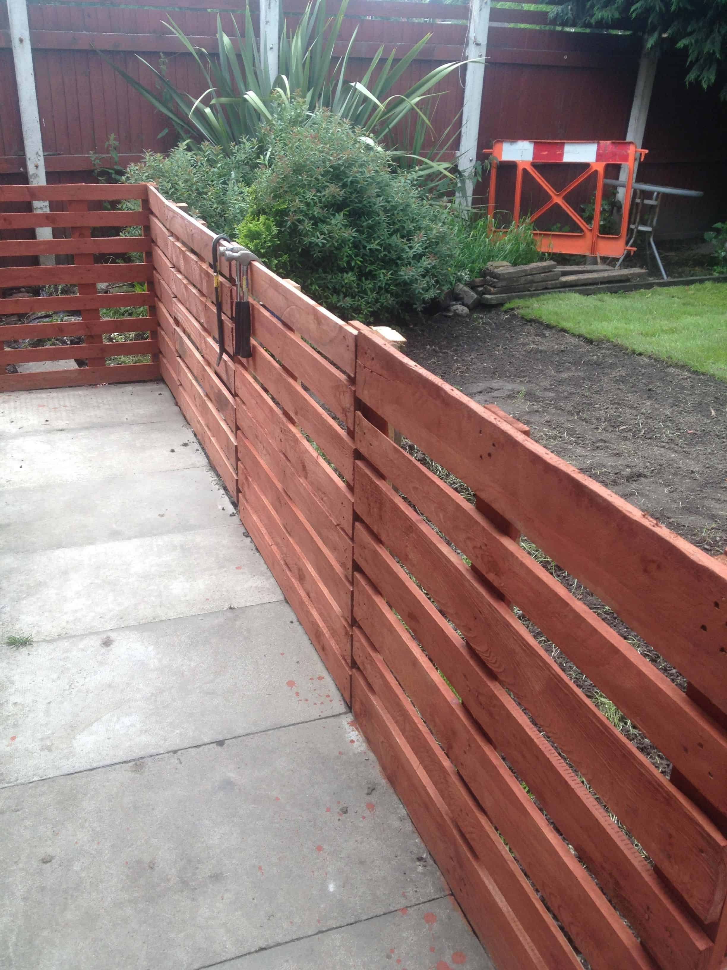Easy Pallet Fence Patio Surround • 1001 Pallets