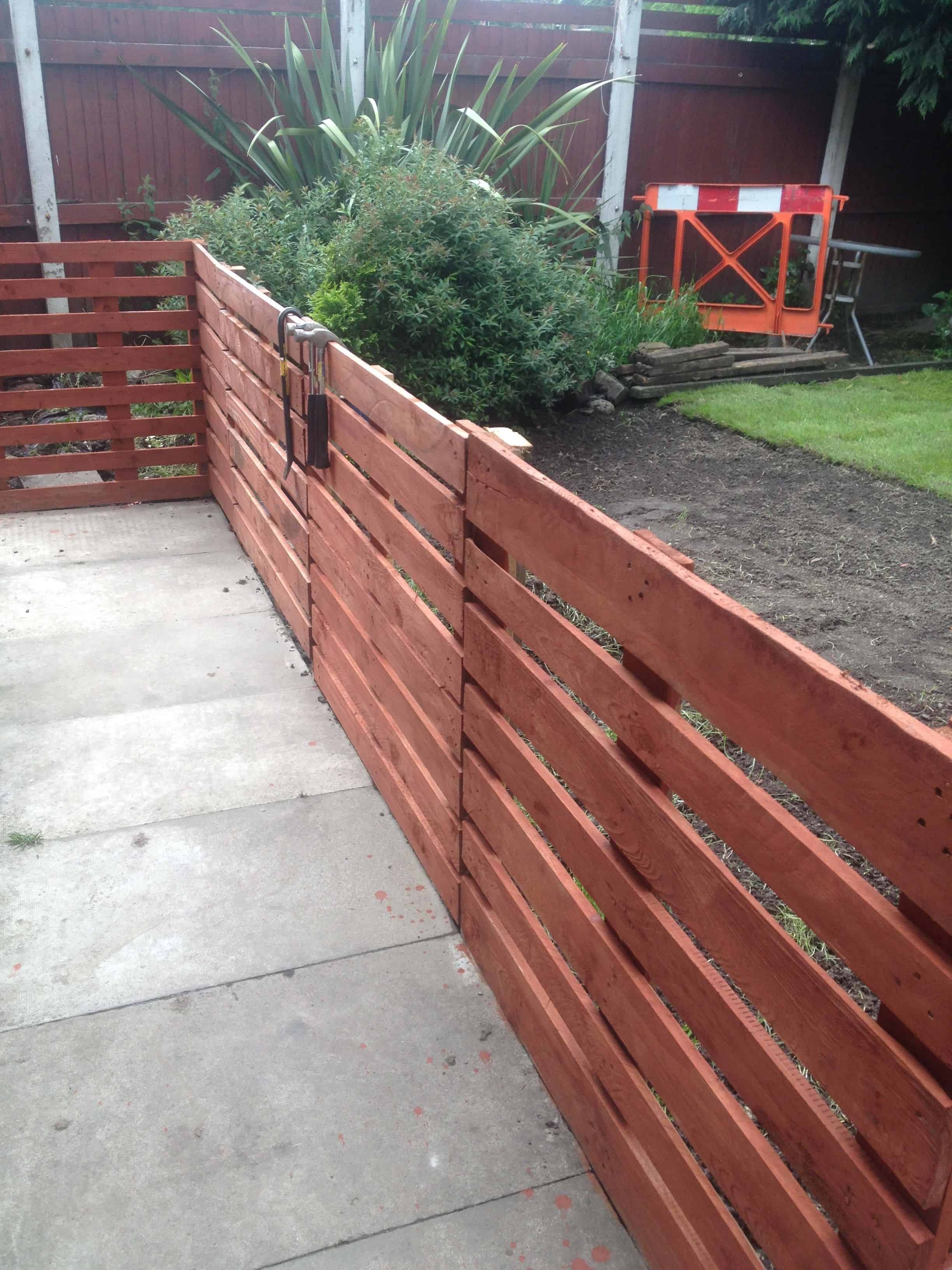 Easy Pallet Fence Patio Surround â€¢ 1001 Pallets