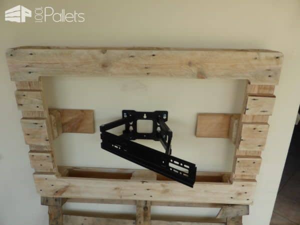 Pallet Television Frame1