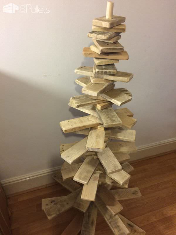 Modern Scandinavian Pallet Christmas Tree6