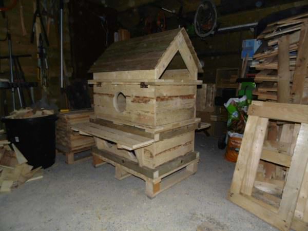 Deluxe Pallet Cat House1