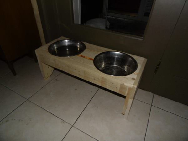 Dual-Dish Pallet Dog Trays1