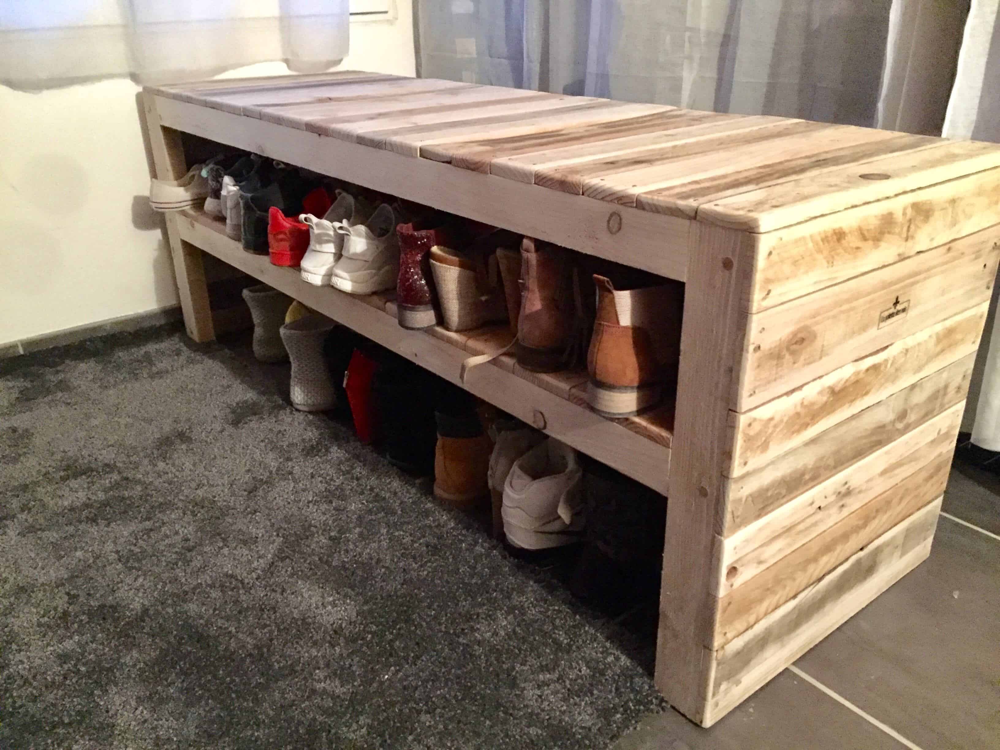 This Pallet  Bench Has Two Shoe Storage  Shelves  1001 Pallets