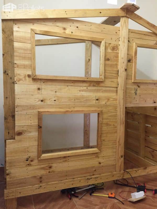 Outstanding Pallet Kids Bunk Beds With Playhouse • 1001
