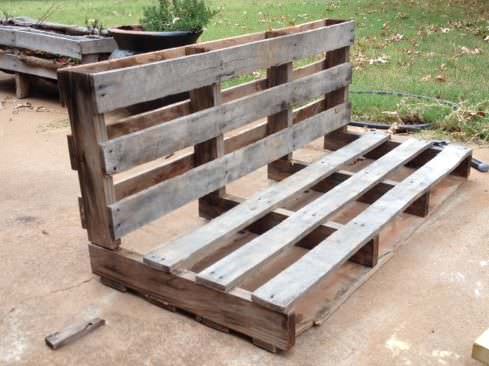 DIY One Pallet Bench Swings13