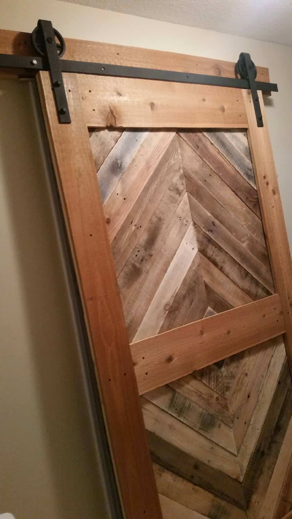 Diamond Pattern Pallet Barn Door • Pallet Ideas • 1001 Pallets