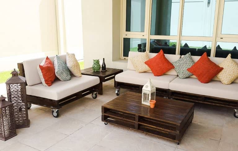 Mobile Pallet Lounge Set Creates Beautiful Outdoor Living! • 1001 Pallets