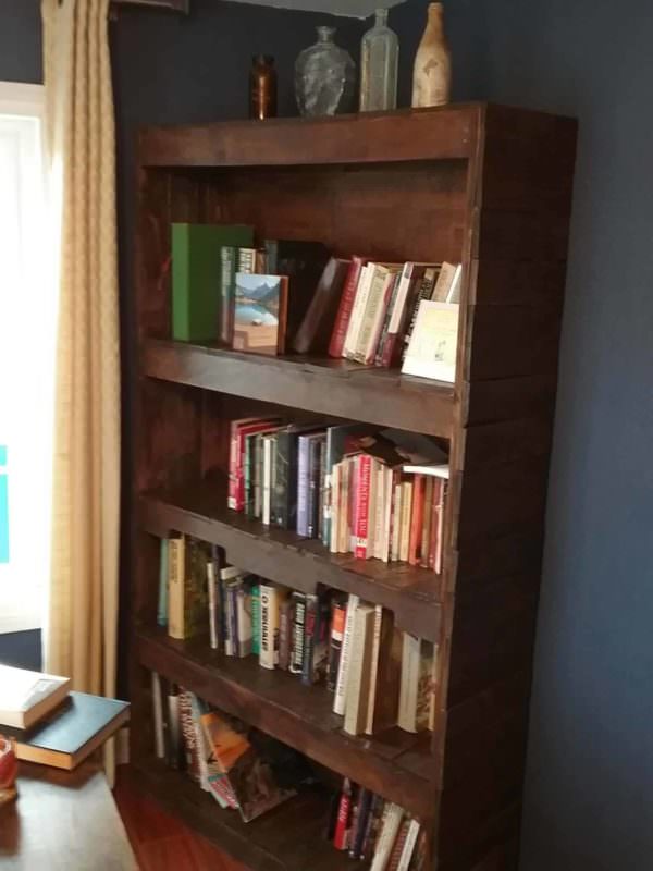 Sturdy, Stylish Pallet Wood Bookcase • 1001 Pallets