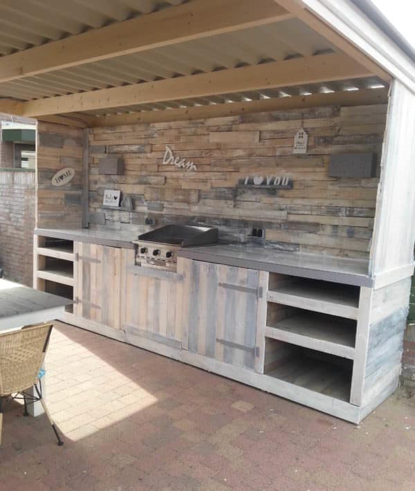 This pallet Dream Kitchen is so over-the-top, but it is actually not too complicated of a build. That's why it's our all-time favorite of our Pallet Barbecue Projects!