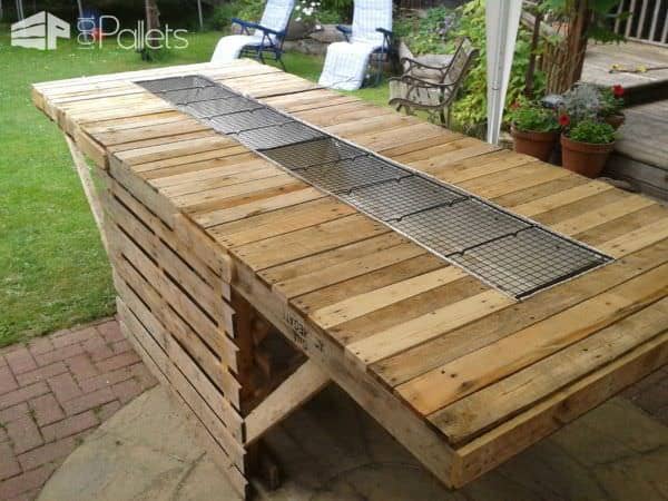 Make the crowds remember your party with this giant BBQ Table. It'll be one of our outstanding Pallet Barbecue Projects for sure.