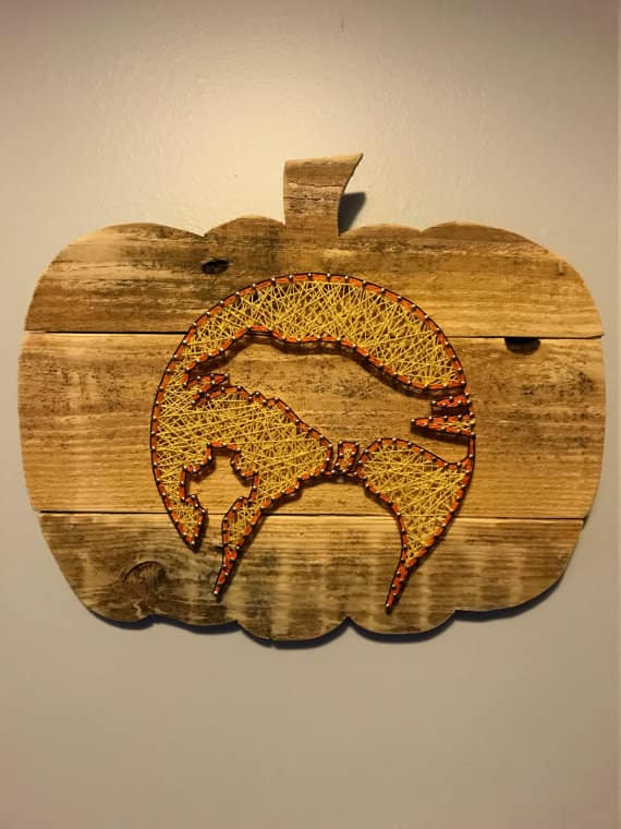 Make a string-art project as a great Halloween Pallet Craft.