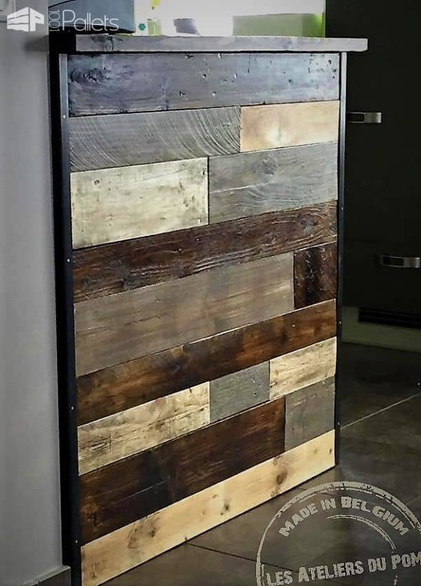 Patchwork Pallet Bar is made by judicious use of two stains plus the natural color, staggered to make a pleasing pattern.