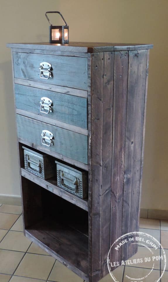 This Deco Pallet Chest features galvanized basket storage and a fun, mix-and-match stain.