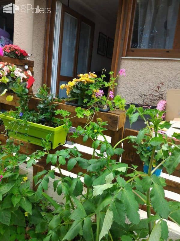 Pallet Garden Railing beautifies any entrance to your home.