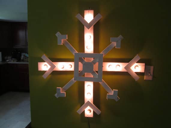 This pallet snowflake is LED-lit and makes a charming Pallet Christmas Decor idea.