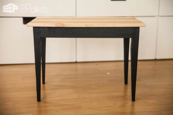 Get retro style cheaply when you make your own Chic Pallet Side Table!