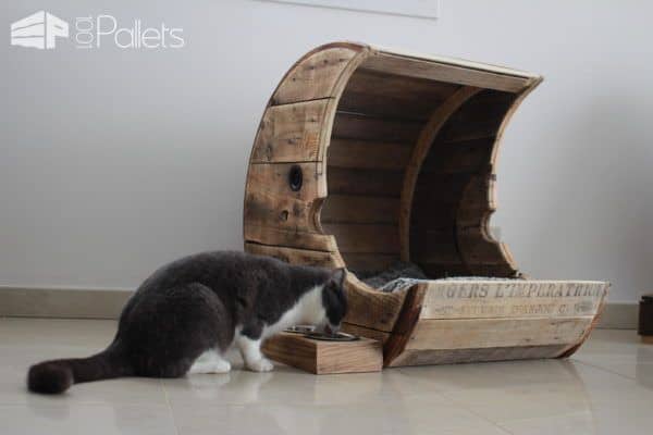 Build a Pallet Moon Pet Bed worthy of your prince or princess on four legs.