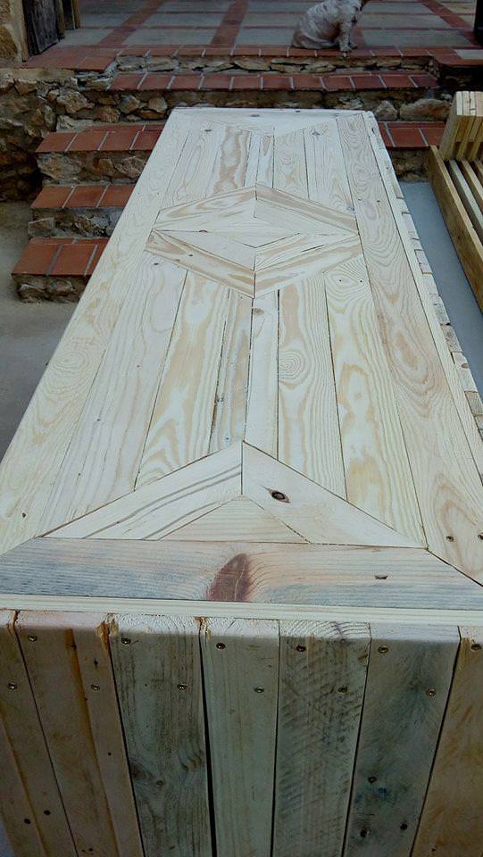 I inserted triangular and diamond shapes into the top of the Decorative Pallet Bar.