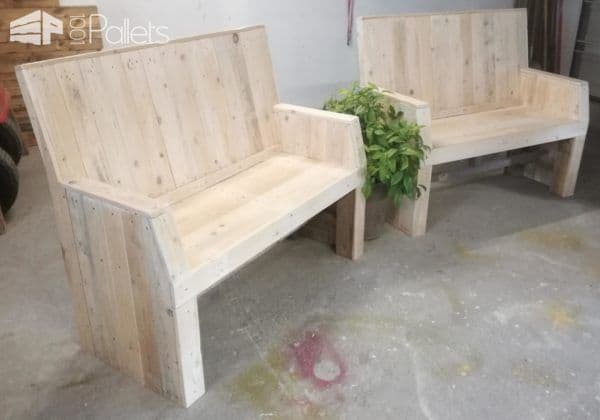 This Sophisticated Pallet Bench Set features angled armrests at the front and smooth lines throughout.