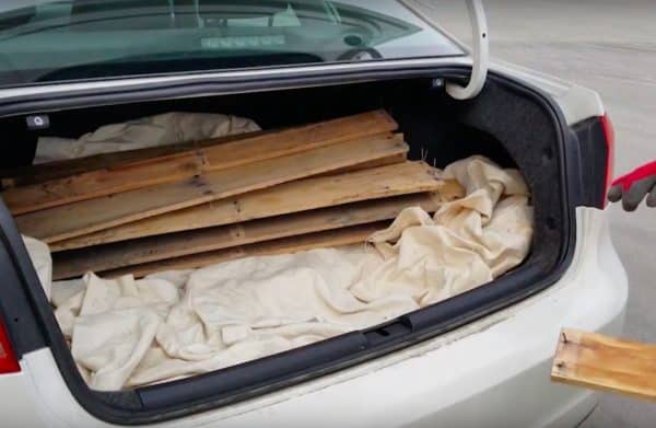 How to Dismantle a Pallet & Fit It in Your Car Trunk