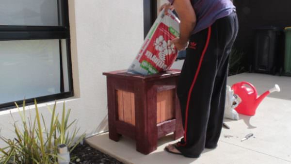 Diy: Planter Box Using Reclaimed Pallet Wood Pallet Boxes & Chests Diy: Planter Box Using Reclaimed Pallet Wood Pallet Boxes & Chests