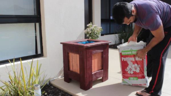 Diy: Planter Box Using Reclaimed Pallet Wood Pallet Boxes & Chests Diy: Planter Box Using Reclaimed Pallet Wood Pallet Boxes & Chests