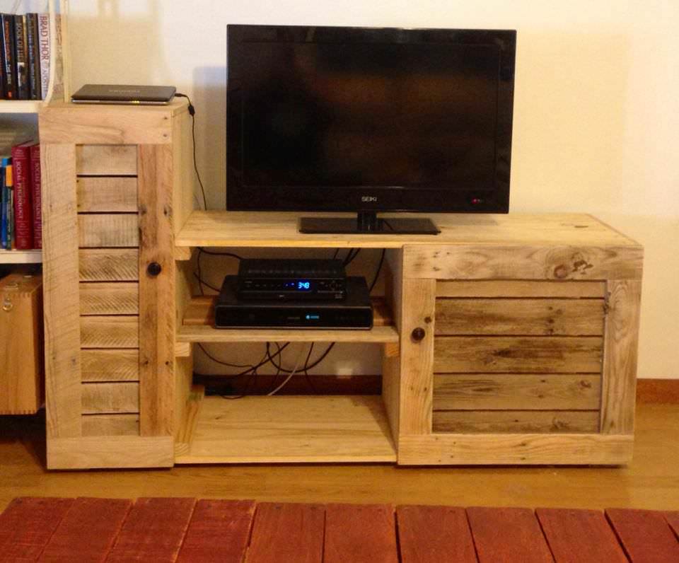 35 Amazing Tv Stands & Made Out Of Wood Pallets • 1001 Pallets