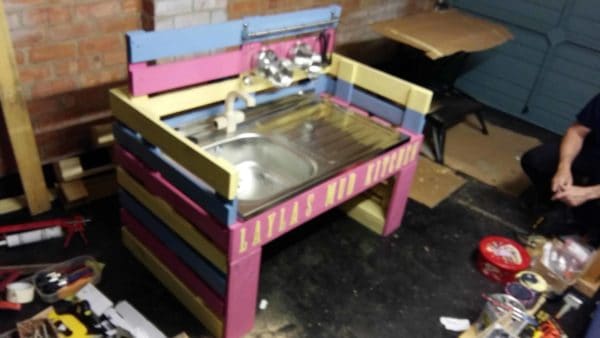 Mud Kitchen For My Granddaughter Fun Pallet Crafts for Kids Pallet Sheds, Cabins, Huts & Playhouses Mud Kitchen For My Granddaughter Fun Pallet Crafts for Kids Pallet Sheds, Cabins, Huts & Playhouses