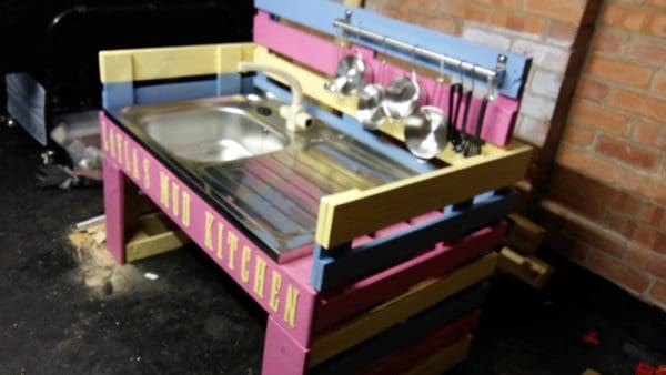 Mud Kitchen For My Granddaughter Fun Pallet Crafts for Kids Pallet Sheds, Cabins, Huts & Playhouses Mud Kitchen For My Granddaughter Fun Pallet Crafts for Kids Pallet Sheds, Cabins, Huts & Playhouses