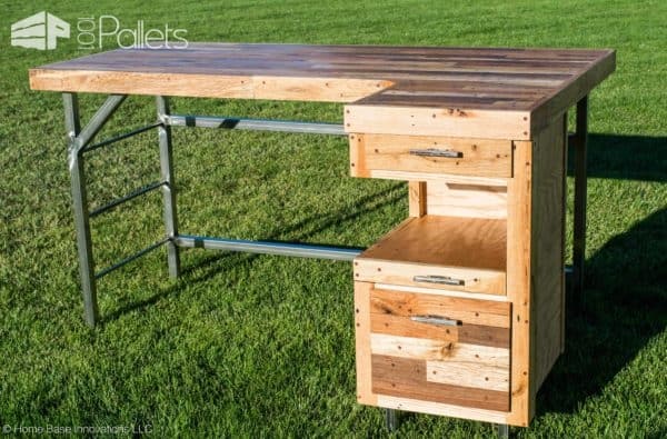 Standing Desk Idea with Pallets for College Students Pallet Desks & Pallet Tables Standing Desk Idea with Pallets for College Students Pallet Desks & Pallet Tables