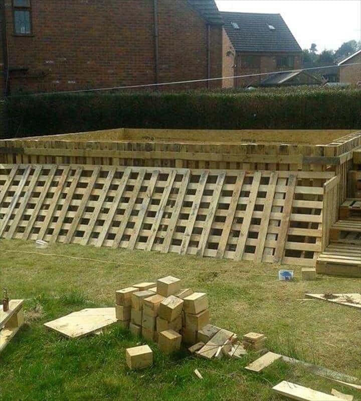 Construye una piscina de 40 palets Palets en el jardín 