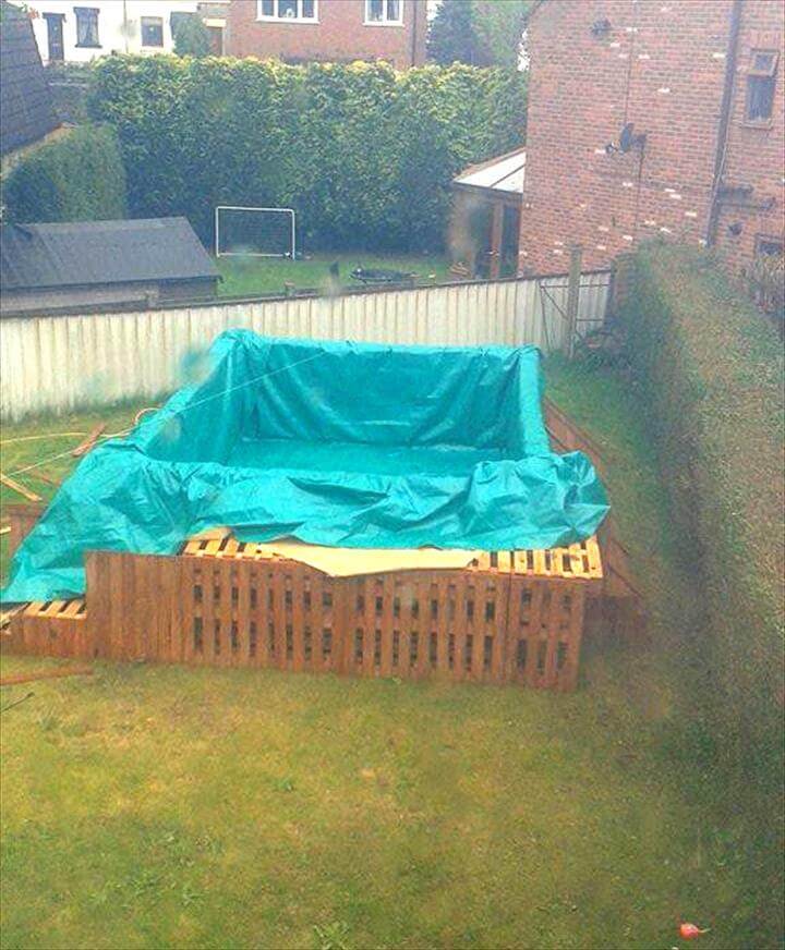 Construye una piscina de 40 palets Palets en el jardín 