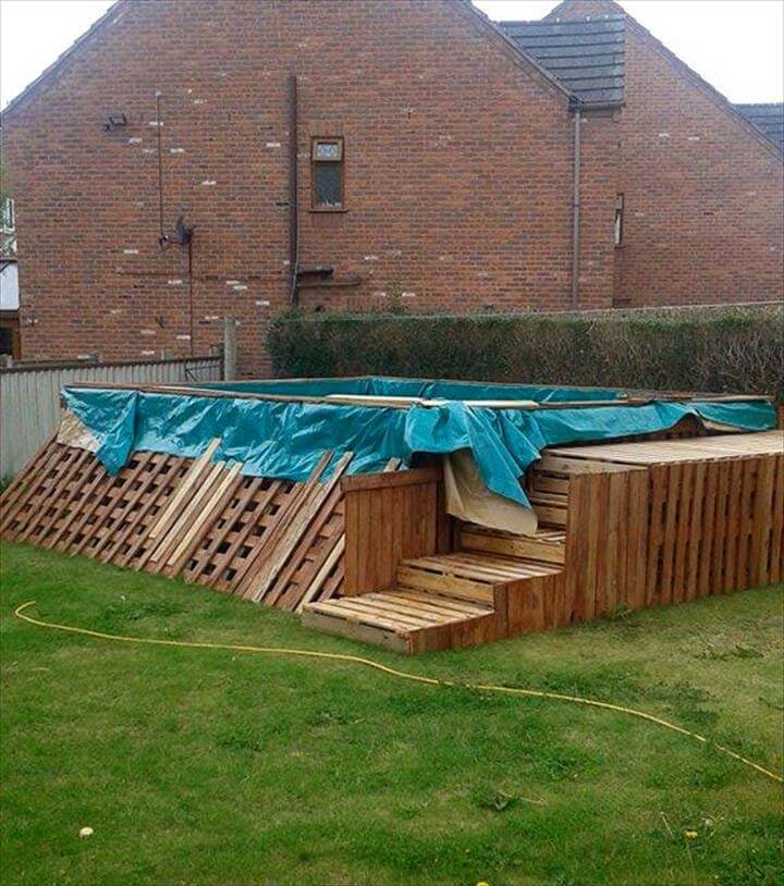 Construye una piscina de 40 palets Palets en el jardín 