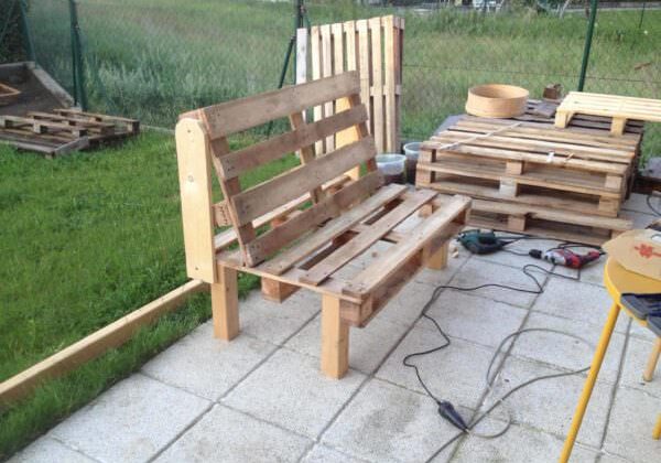 Create or expand your outdoor seating with this easy-to-make bench idea!