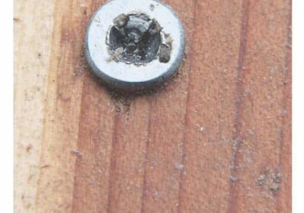 1001pallets.com-4-methods-to-remove-a-stripped-or-broken-screw-02