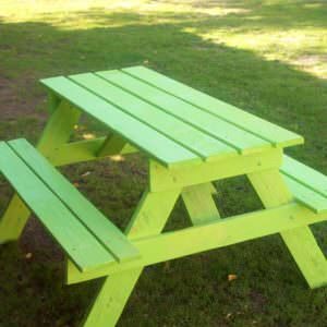 1001pallets.com-petite-table-avec-bancs-en-palette-4