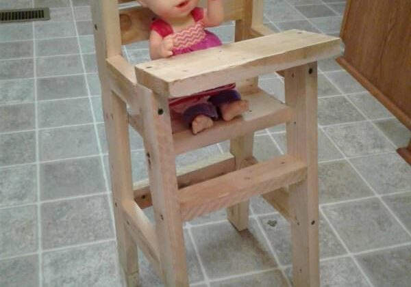 1001pallets.com-baby-doll-pallet-highchair-06