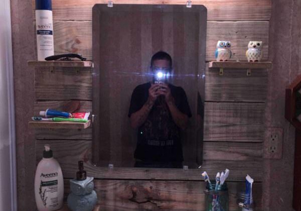 1001pallets.com-bathroom-mirror-project