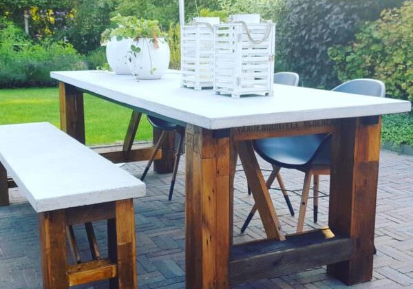 1001pallets.com-outdoor-table-of-pallets-andere-concrete