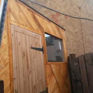 1001pallets.com-crazy-mosaic-pallet-wood-shed-front-02