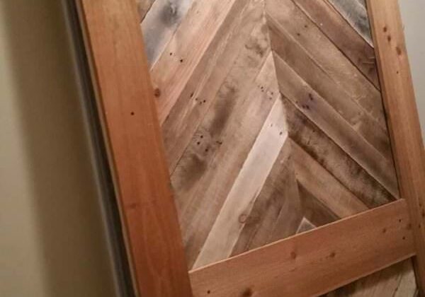 1001pallets.com-diamond-pattern-pallet-barn-door-01