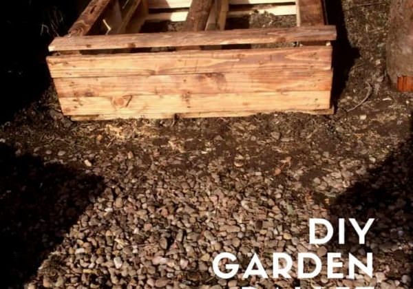 1001pallets.com-diy-garden-pallet-raised-bed-01