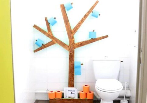 1001pallets.com-diy-video-tutorial-fun-pallet-toilet-paper-tree-10