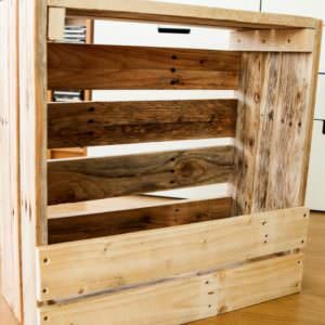 1001pallets.com-diy-video-tutorial-rustic-pallet-shelf-flower-stand-03