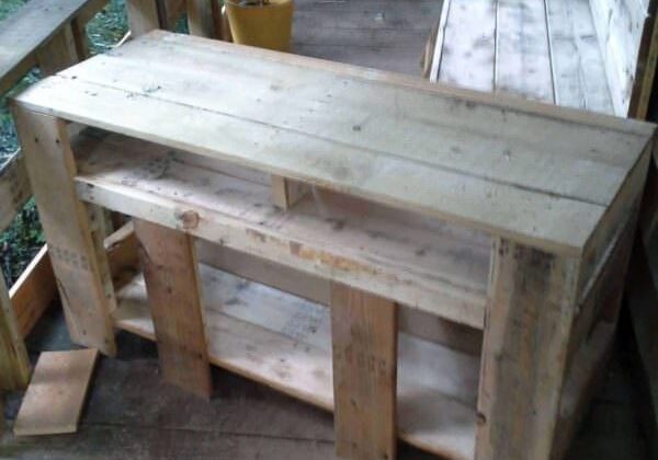 1001pallets.com-enterainmentstand