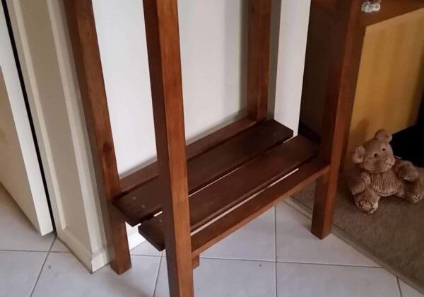 1001pallets.com-entrance-hall-table-from-single-pallet