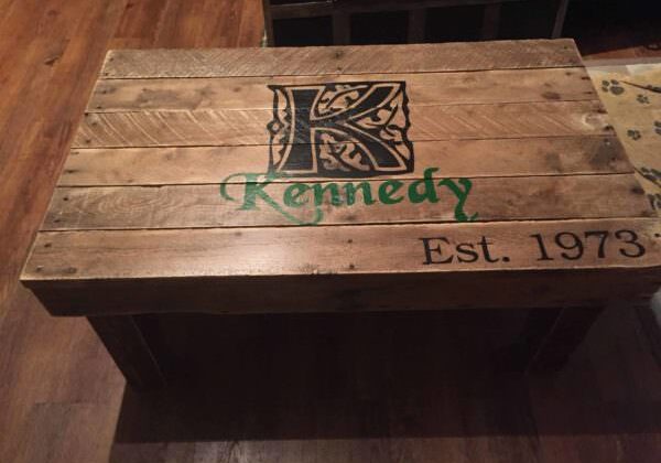 1001pallets.com-family-sign-coffee-table-03