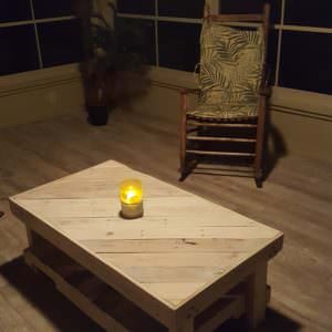 1001pallets.com-florida-room-coffee-table-and-matching-end-tables