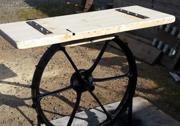 1001pallets.com-front-entrance-table