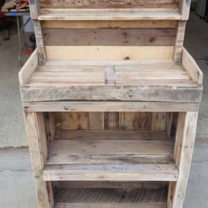 1001pallets.com-back-porch-gardeners-hutch